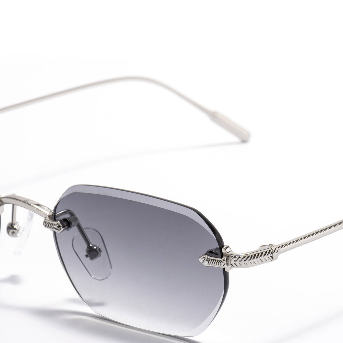 KAUS 01 — Silver / Smoke Gradient
