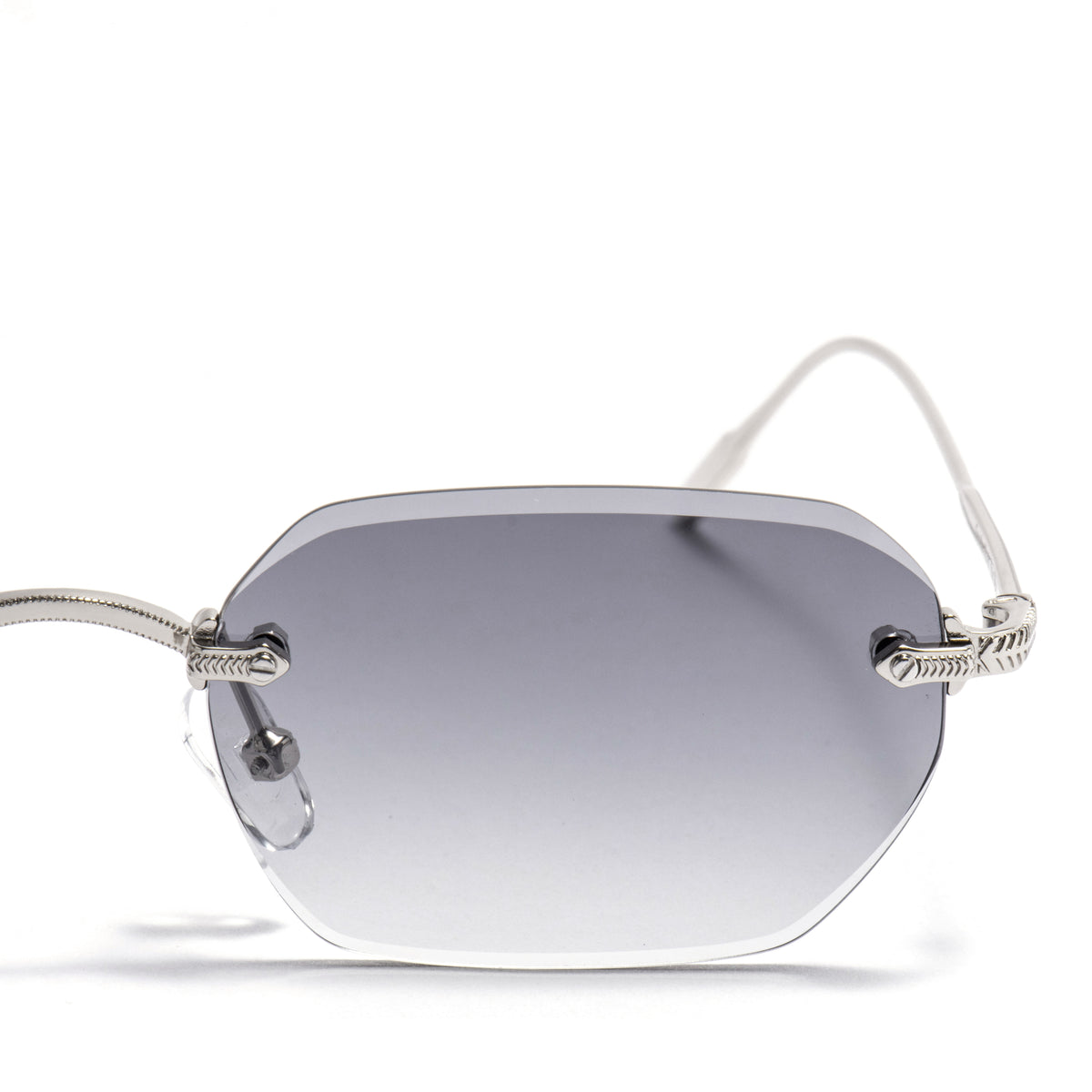 KAUS 01 — Silver / Smoke Gradient