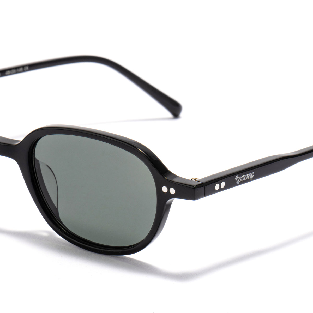 ALNAIR 01 — Black / Green Smoke